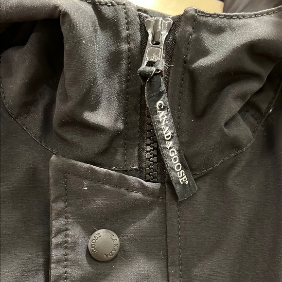 Canada Goose Black Kids Jacket with fur trim in very good gently worn condition - Picture 9 of 16